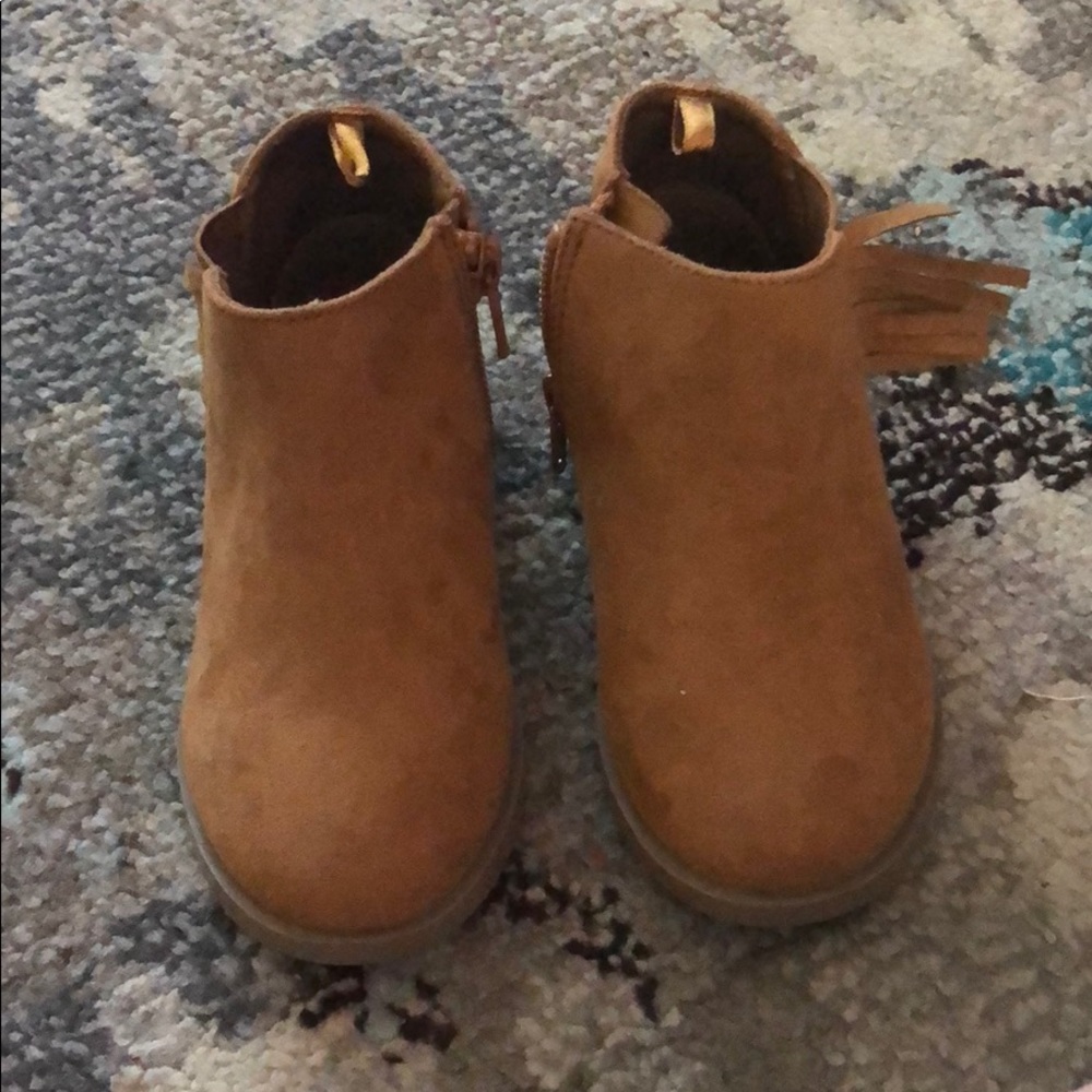 Little girls suede booties